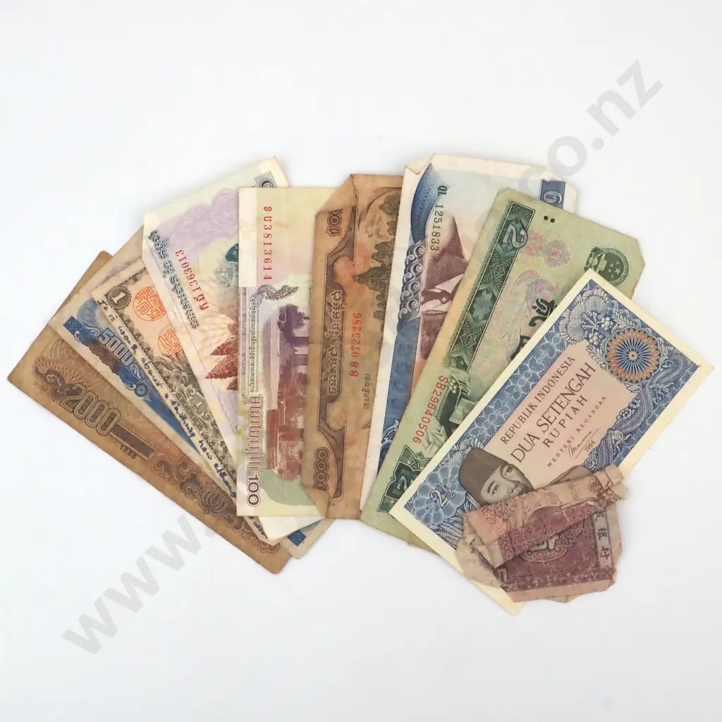 Assorted Lot of International Banknotes  Image 1++
