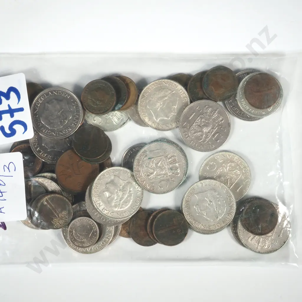 200 Grams of Assorted International Coinage Image 1++