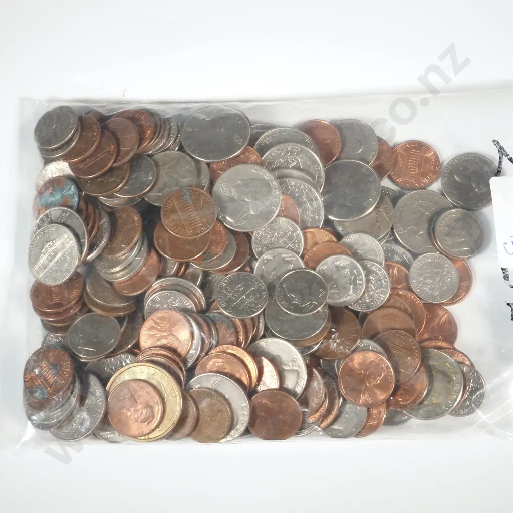 690 Grams of United States of America Coinage  Image 1++