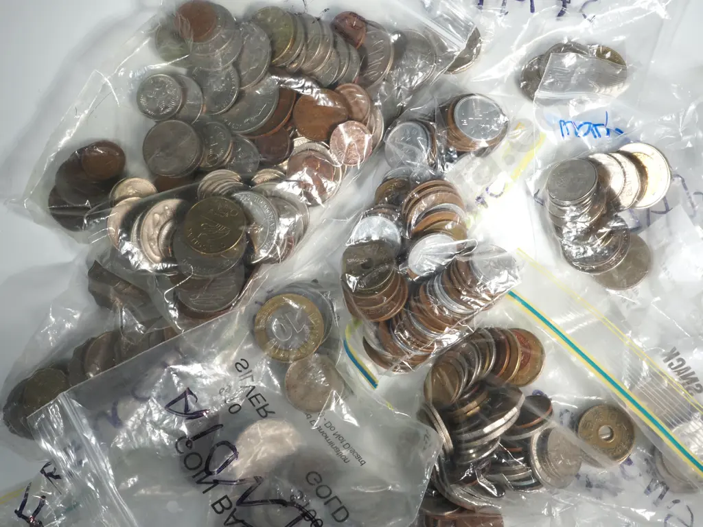 1.6 KG Of Assorted International Coinage  Image 1++