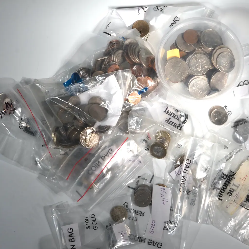 Large Assorted Lot of International Coinage incl USA, Australia, UK, Malta ETC  Image 1++