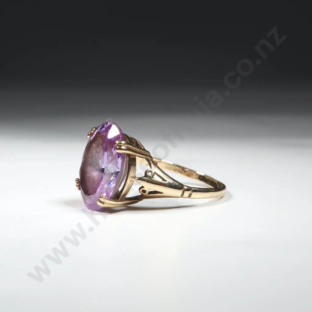 9ct Gold Purple Stone Ring w English Hallmarks Image 1++
