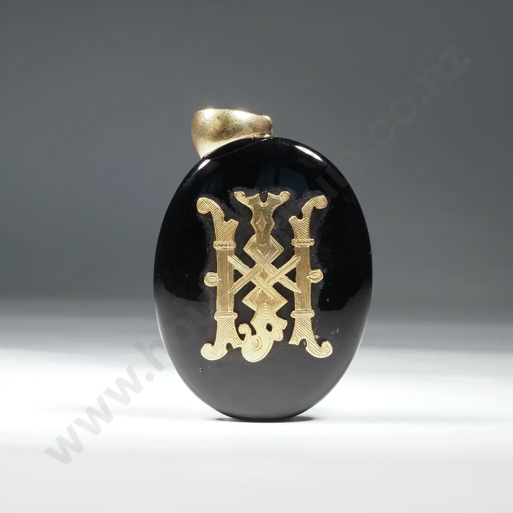 Ornate Victorian Locket w 9ct Gold Detailings Image 1++