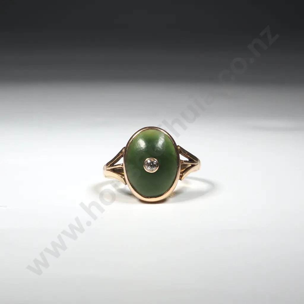 Exceptional Colonial 15ct Gold Greenstone & Diamond Ring Image 1++