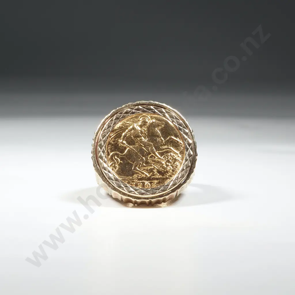 9ct Gold & Half Sovereign Ring w English Hallmarks Image 1++