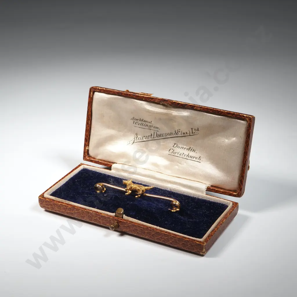 Antique Cased 9ct Gold Dog Brooch Image 1++