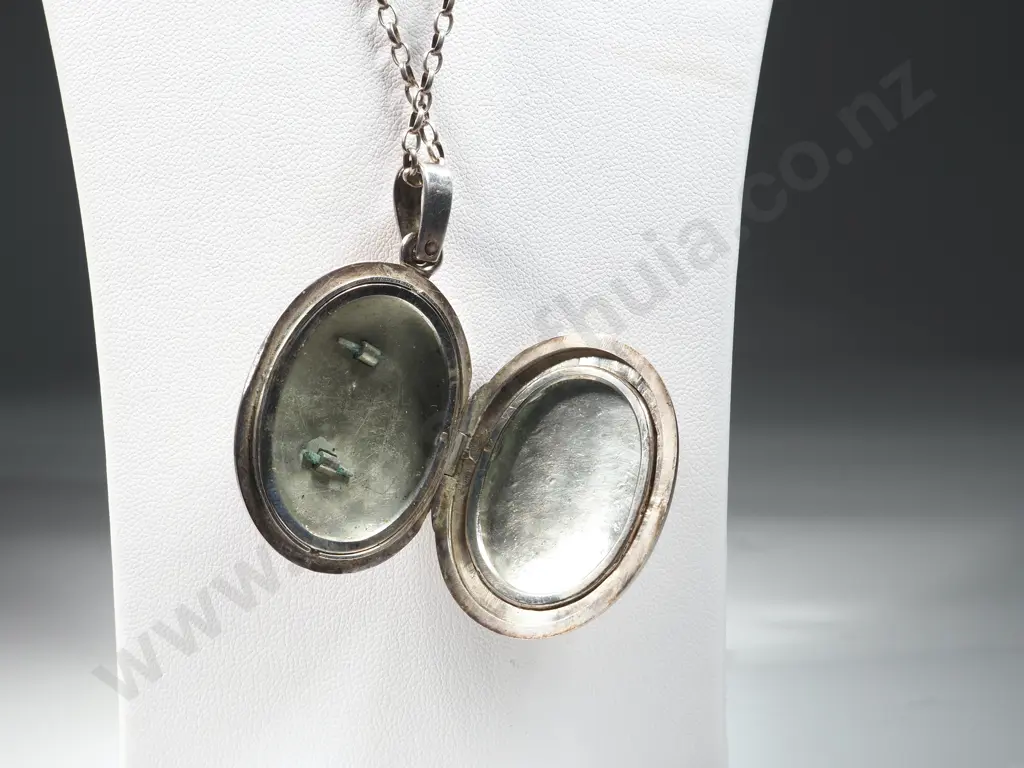 Exquisite Edwardian Locket on Sterling Silver Chain Image 1++