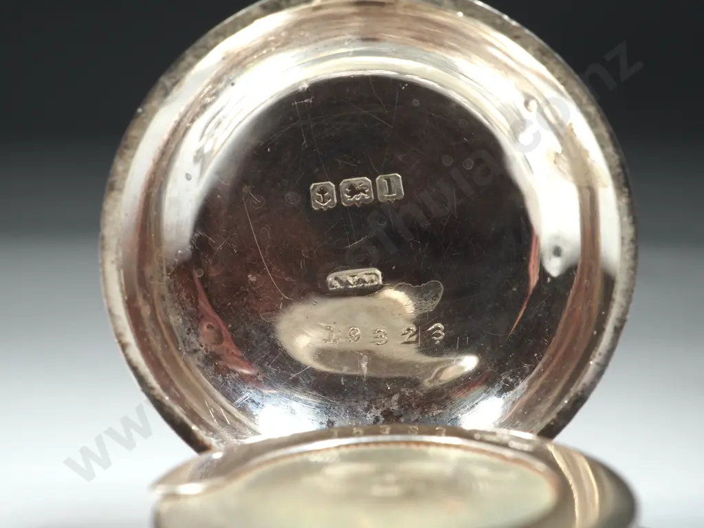 Sterling Silver Sovereign Case Wtih Engine Turned Decoration  Image 1++