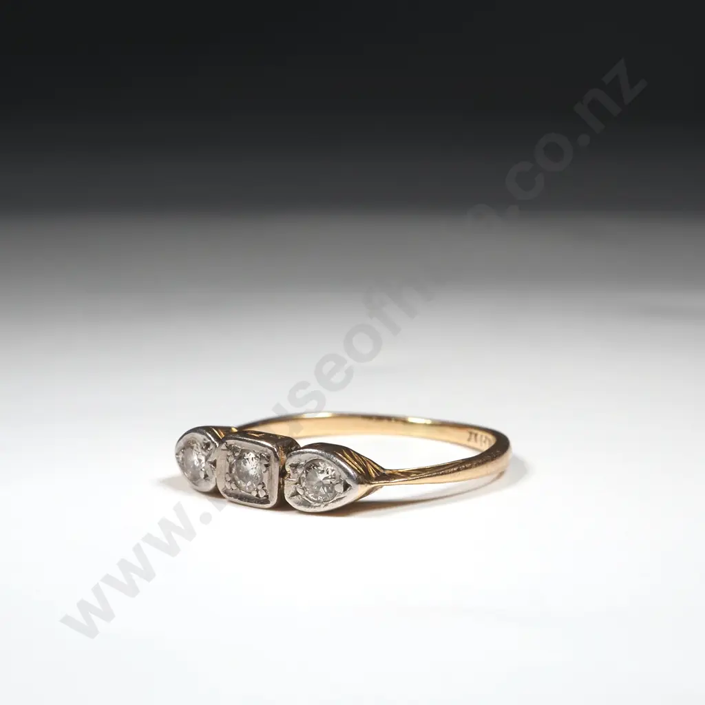 Antique 18ct Gold Three Stone Diamond Ring Image 1++