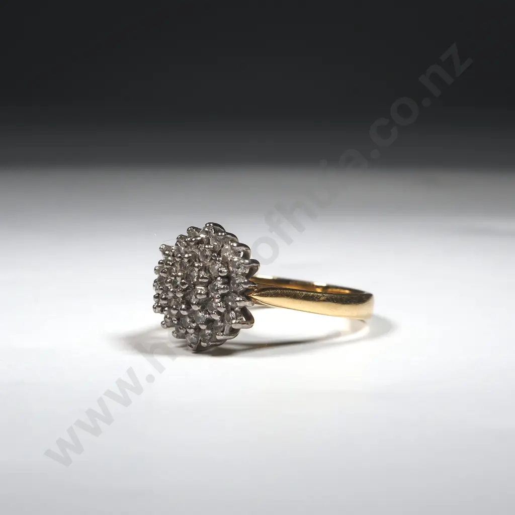 18ct Gold & Diamond Cluster Ring Image 1++
