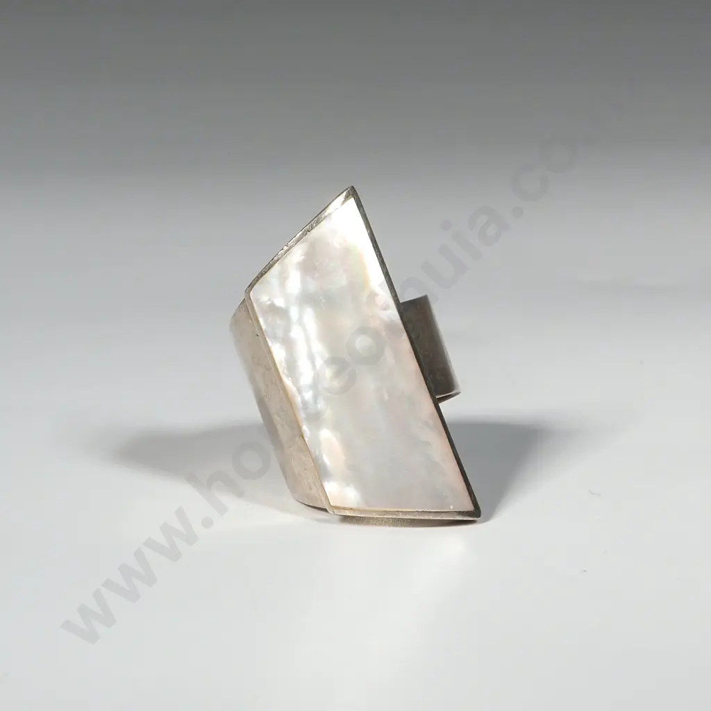 Modernist Sterling Silver & Mother Of Pearl Ring Image 1++