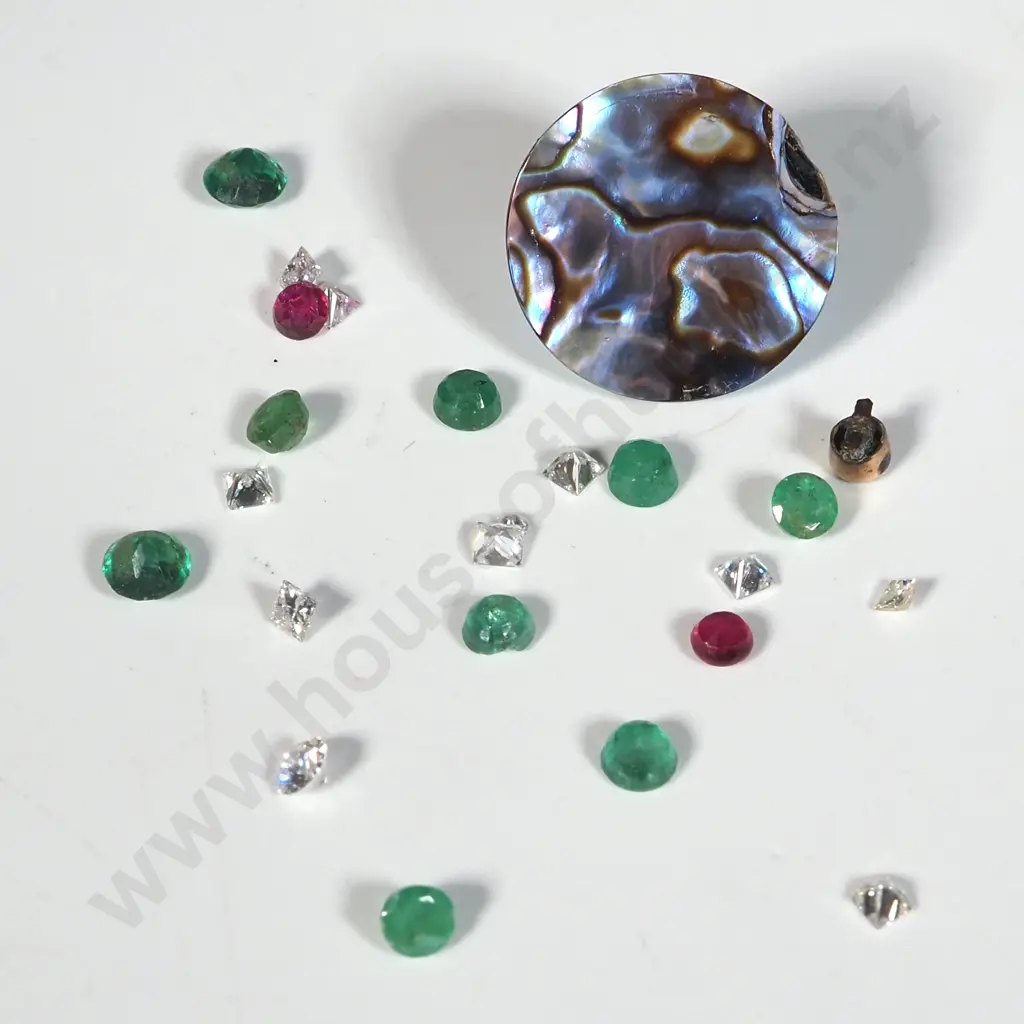 9.65 Carats of Gemstones, Diamonds & Paua Blister Pearl Image 1++