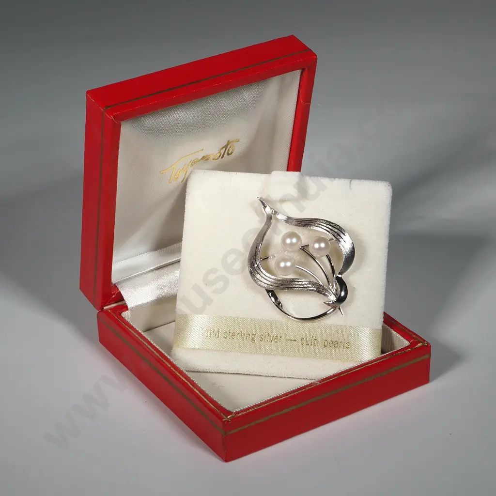 Boxed Toyomoto Sterling Silver & Cultured Pearl Brooch. Image 1++
