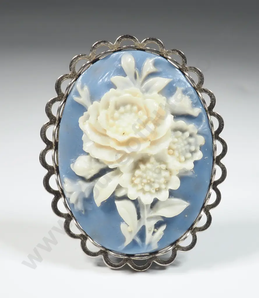 Jasper Style Brooch w Flowers - Costume Image 1++