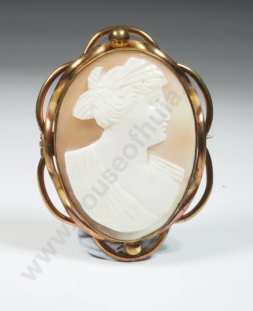Rolled Gold Cameo Bracelet Image 1++