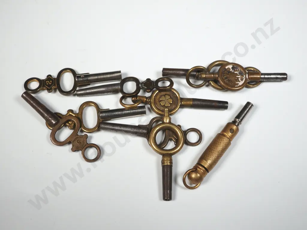 10 Antique Pocket Watch Keys Image 1++
