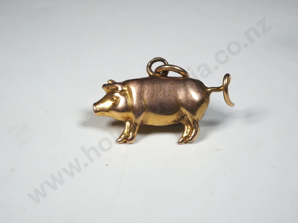 9ct Gold Pig Pendant Image 1++