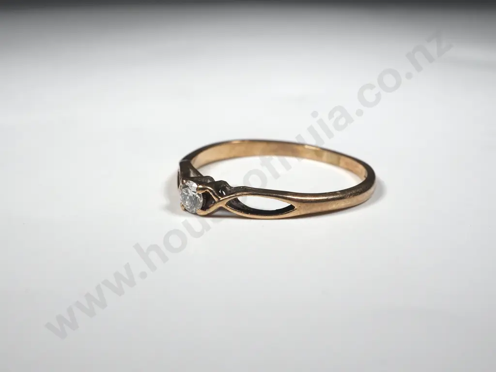 9ct Gold Diamond Ring Image 1++