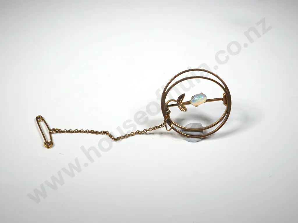 9ct Gold Flower Brooch Image 1++