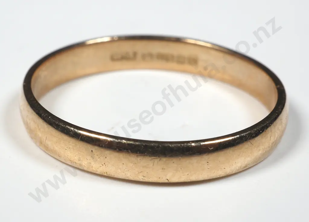 9ct Gold Wedding Band w British Hallmarks Image 1++