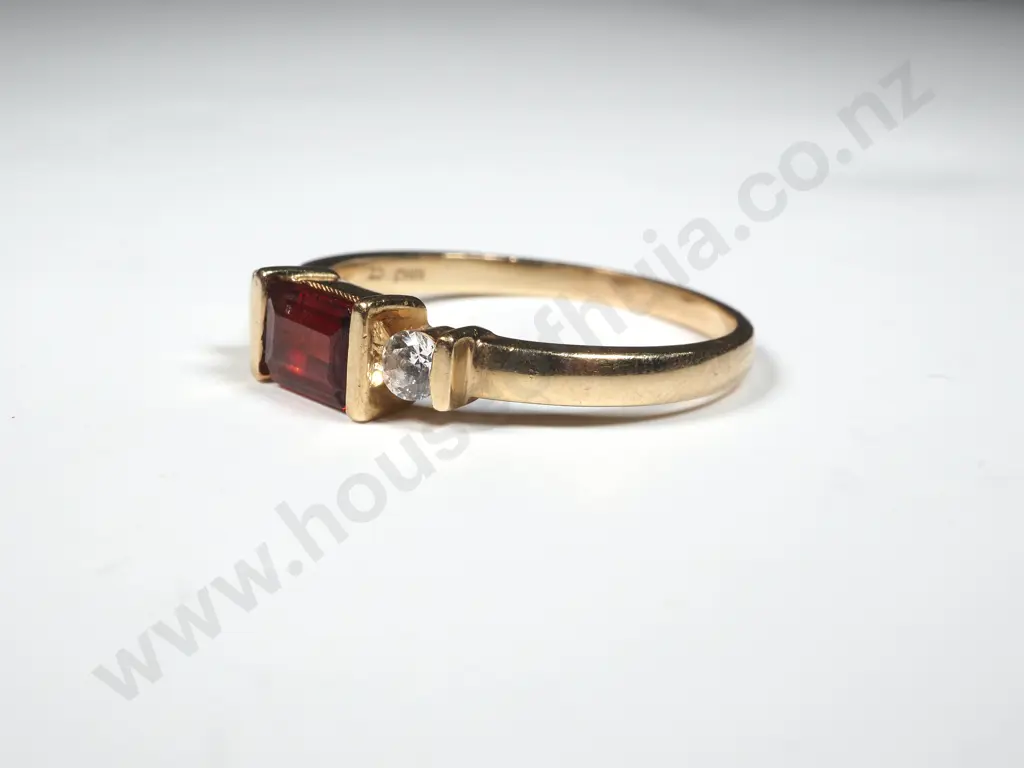 10ct Gold Red & White Stone Ring Image 1++
