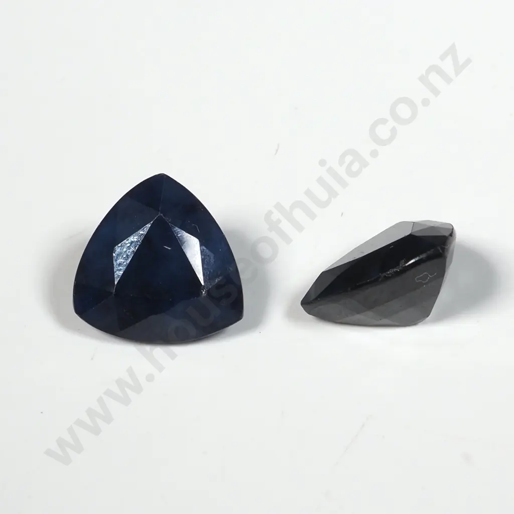 Loose Pair of Trillion Cut Sapphires. Image 1++