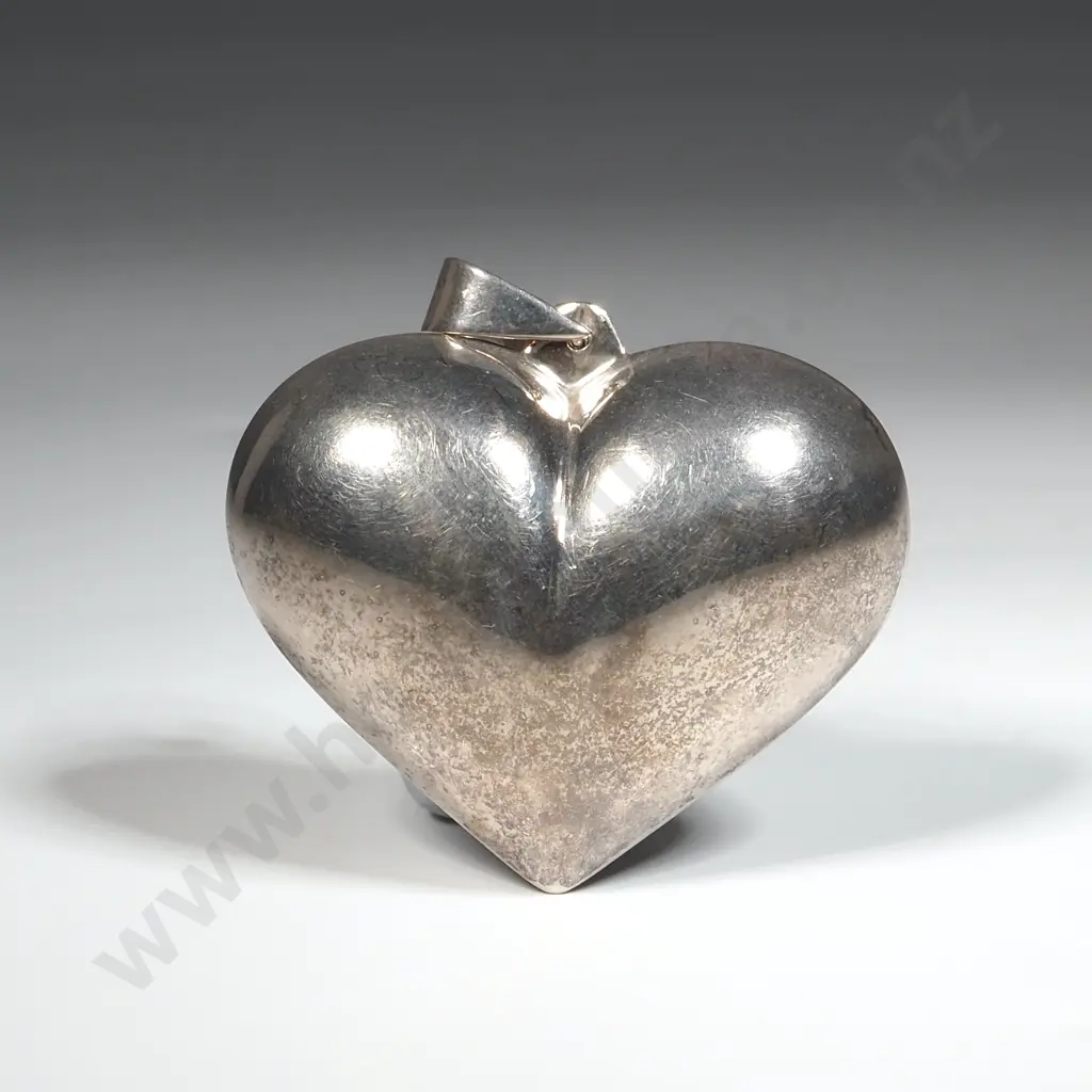 Large Modernist Style Heart Shaped Pendant Image 1++