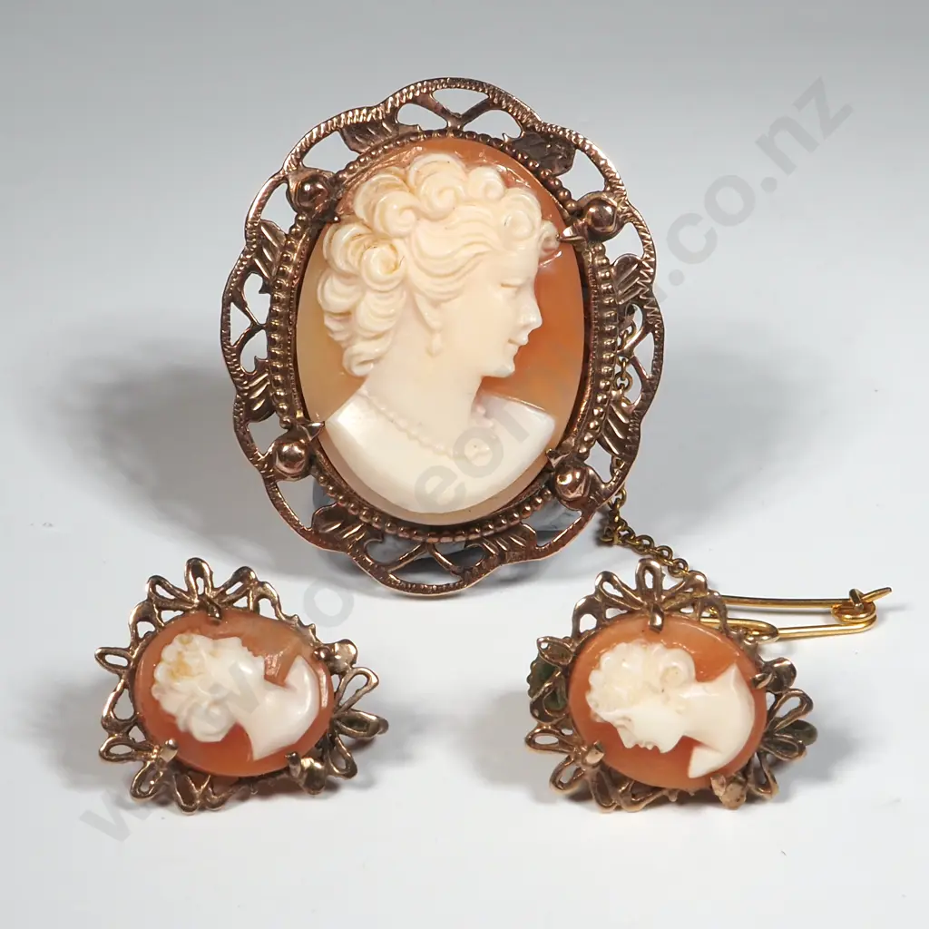 9ct Gold Cameo Brooch & Earrings Image 1++