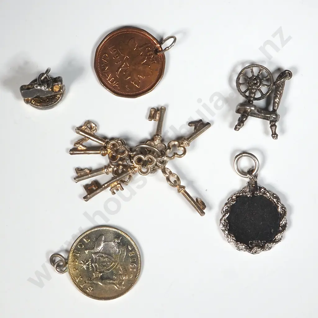 Assorted Lot of Sterling Silver Pendants. Image 1++