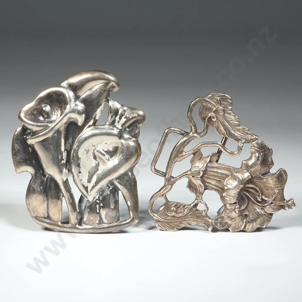 Half a Sterling Silver Belt Buckle & a Sterling Silver Brooch - Flower Motifs. Image 1++