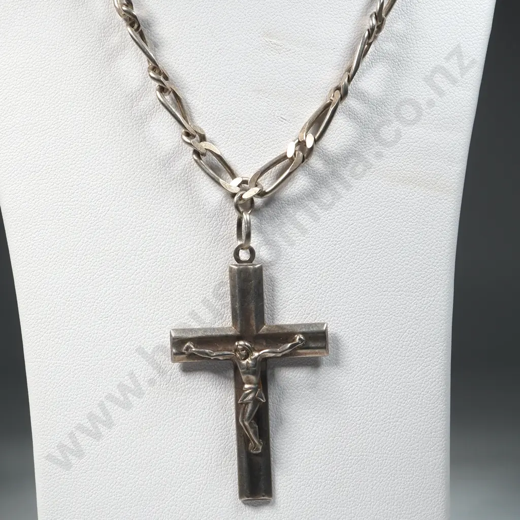 Sterling Silver Crucifix Pendent & Chain. Image 1++