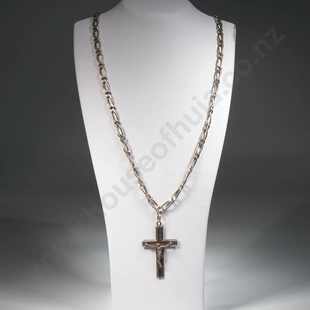 Sterling Silver Crucifix Pendent & Chain. Image 1++