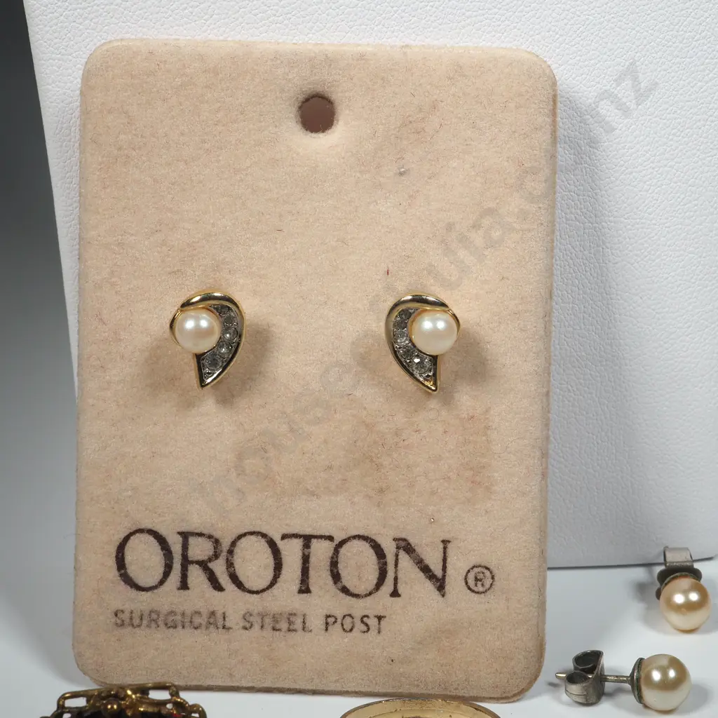 Assorted Costume Jewellery  Image 1++