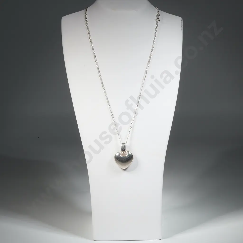 Sterling Silver Solid Heart Pendent & Chain. Image 1++