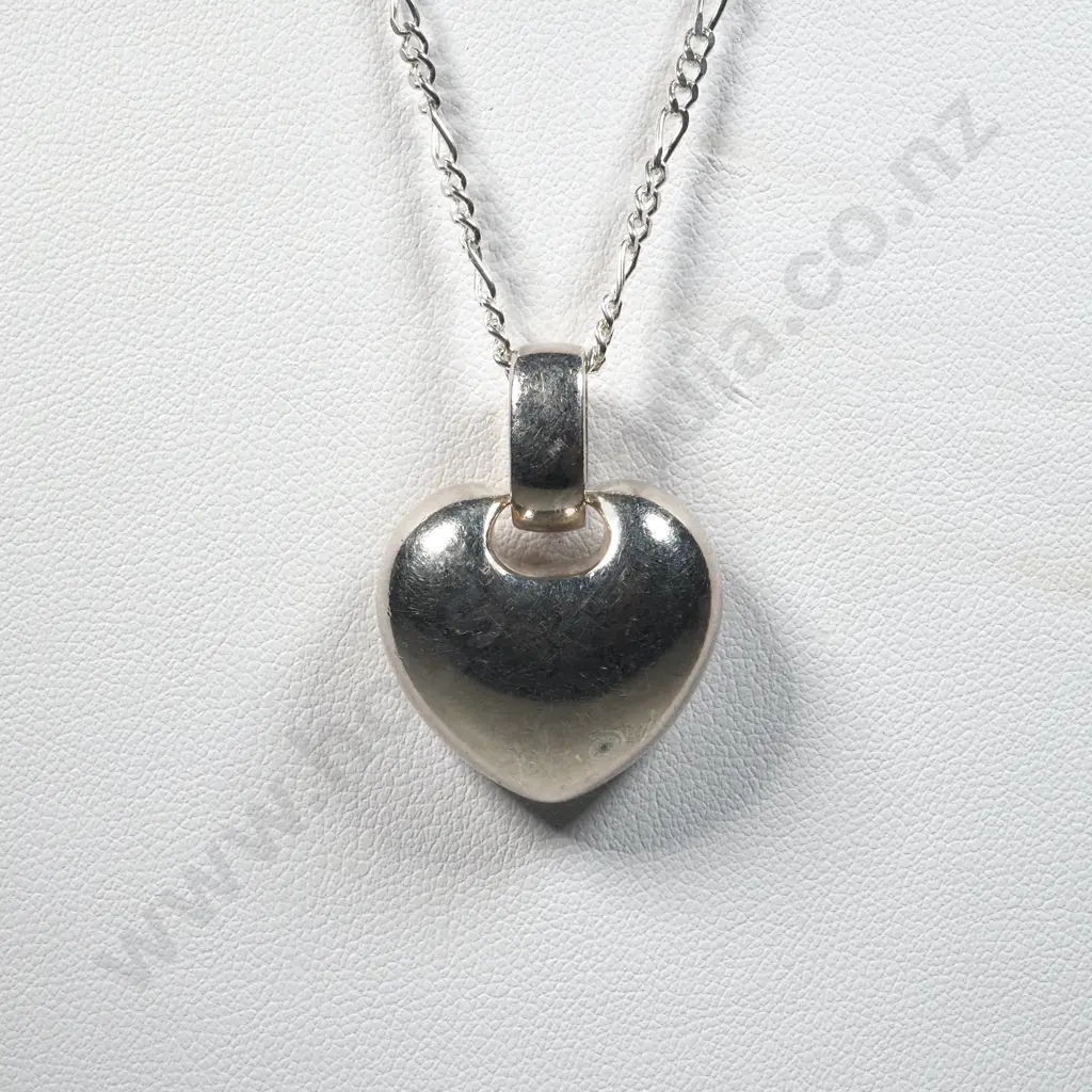 Sterling Silver Solid Heart Pendent & Chain. Image 1++