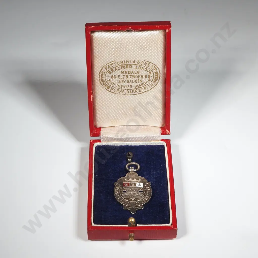 Cased Sterling SIlver Livingstone Council School Attendence Medal Image 1++