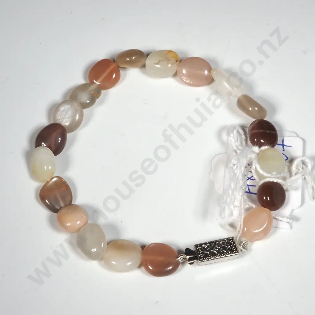 Agate Round Beaded Elasticised Bracelet. Image 1++