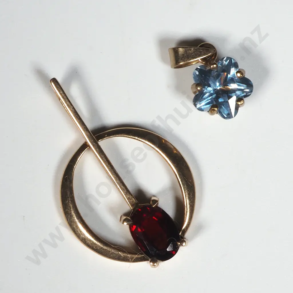 Two 9ct gold Pendants w Stones Image 1++