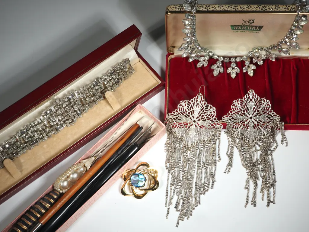 Assorted Lot of Costume Jewellery Image 1++