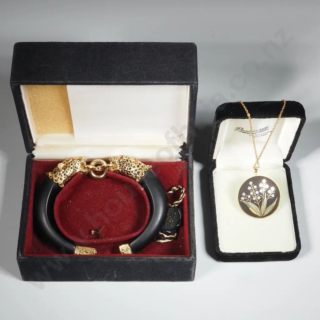 Two Cased Pieces of Costume Jewellery - Both A/F  Image 1++