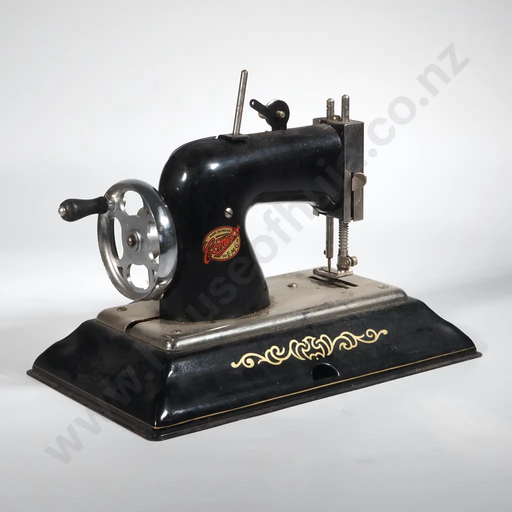Vintage Child's "Comet" Hand Crank Sewing Machine. Image 1++