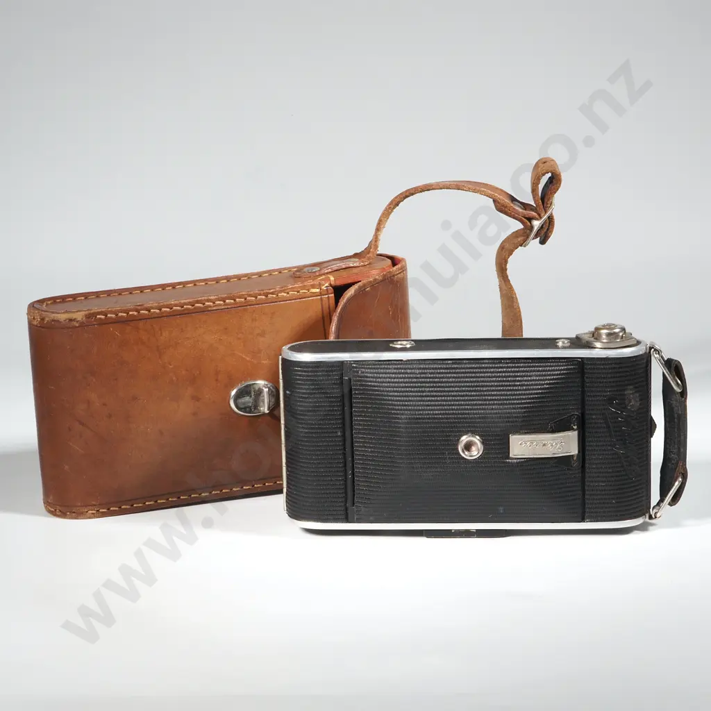 German Ihagee Folding Camera w Zenith Shutter in Leather Case. Image 1++