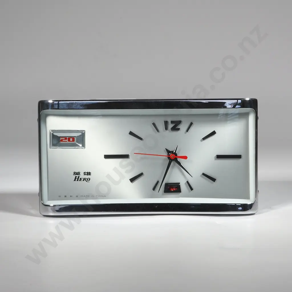 Vintage Hero Mechanical Alarm Clock With Perpetual Date Display. Image 1++