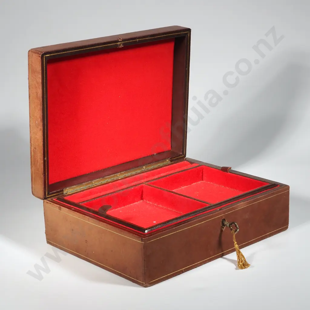 Leather Jewellery Box & Key w Two Compartments & Lined w Red Velvet. Image 1++
