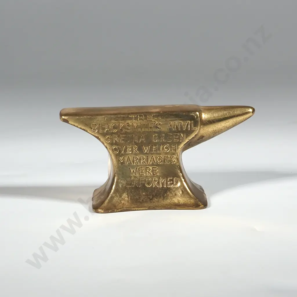 Anvil Paper Weight - Souvenir of Gretna Green. Image 1++