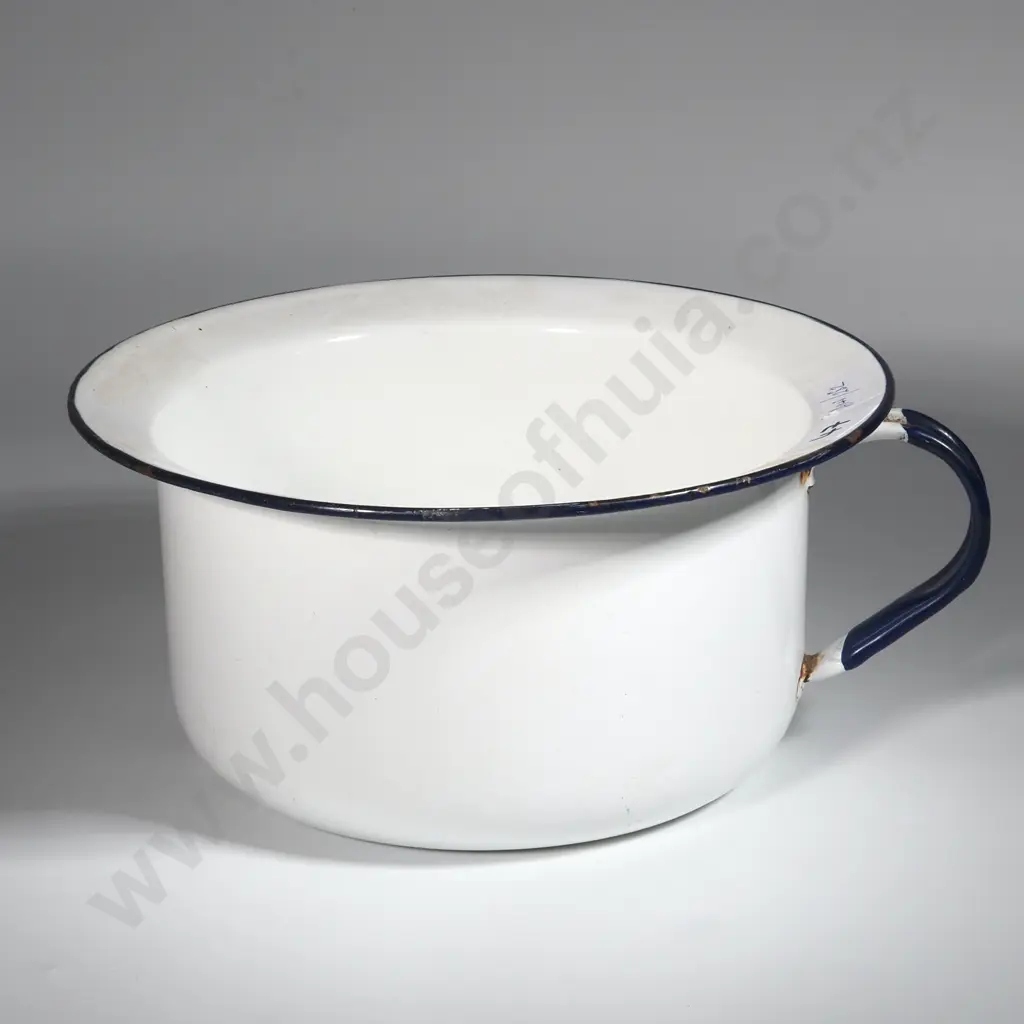White Enamel Chamber Pot. (AF) Image 1++