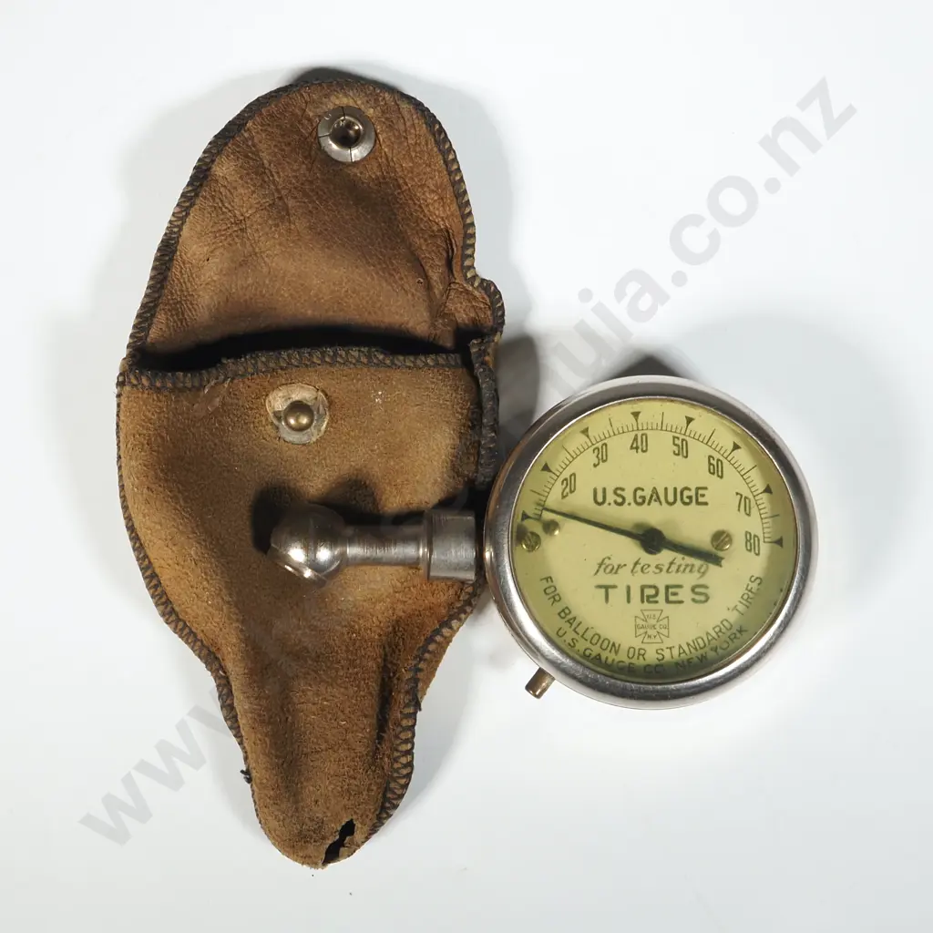 US Gauge Company NY Tyre Pressure Gauge in Original Leather Holder. Image 1++