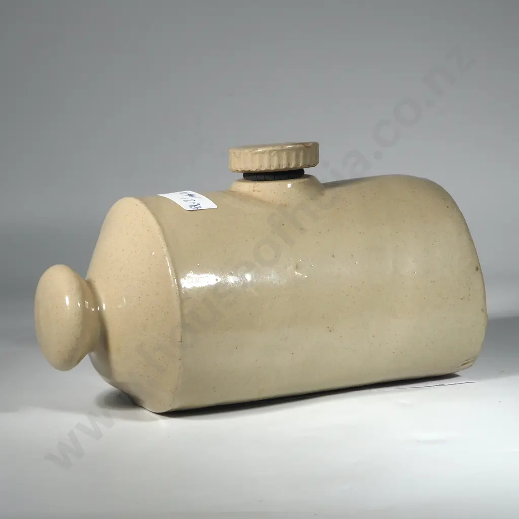 Vintage Circular Stoneware Hot Water Bottle. Image 1++