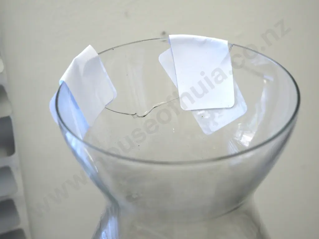 Vintage Glass Kerosene Lantern w Chimney. Image 1++