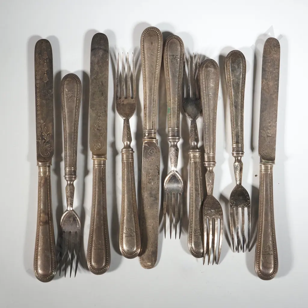 Assorted Crested S/P Knives & Forks. Image 1++